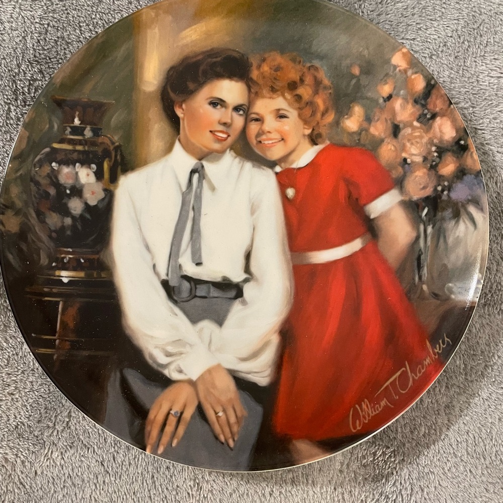 Decorative Knowles Collectors Plate Annie and Grace